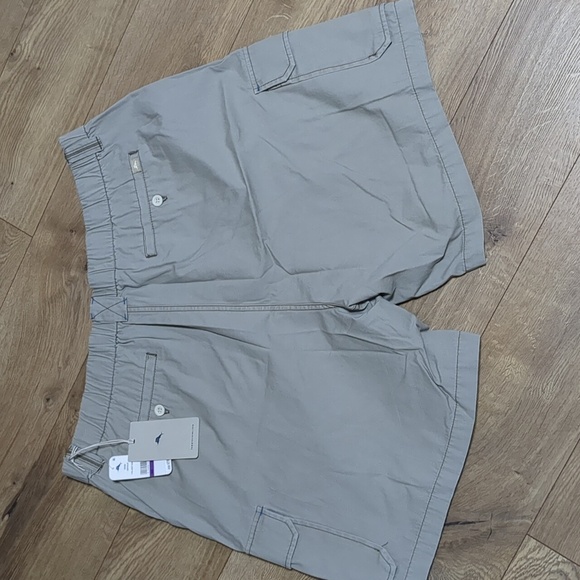 Tommy Bahama Survivalist Cargo Shorts XXL NWT - Picture 2 of 8